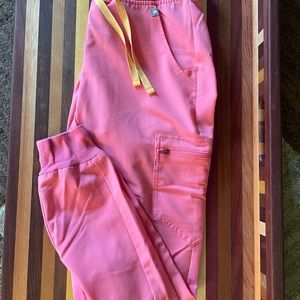 Figs joggers (size XS) Figs Top (size XXS)